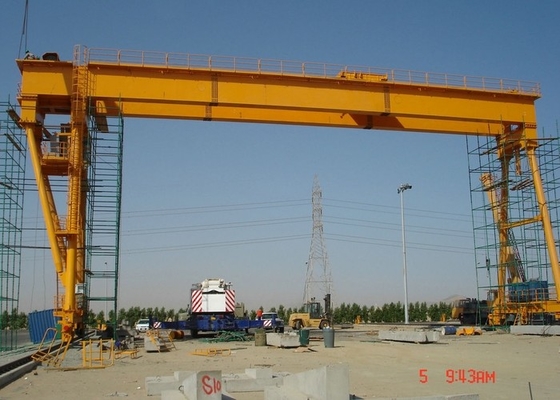جرثقیل دروازه ای دو تیرچه ای نوع خرپا 500T جرثقیل سقفی فضای باز 28.5 متری دهانه