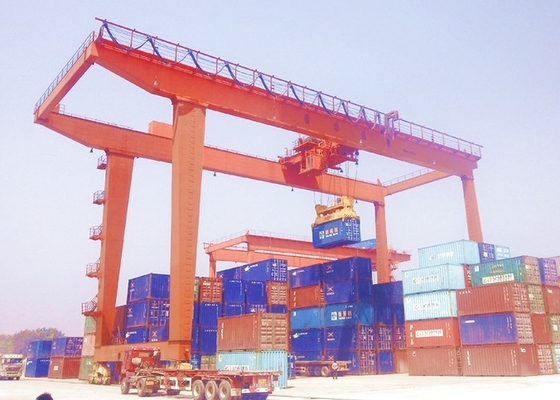 40T 50T ریل سوار شده در بندر کانتینر جرثقیل دروازه ای جرثقیل مسیر ریلی 18-35 متری