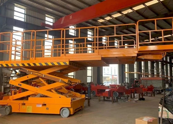بالابر قیچی دیزلی 680 کیلوگرمی پلت فرم OEM 3.98mx1.83m برای زمین ناهموار