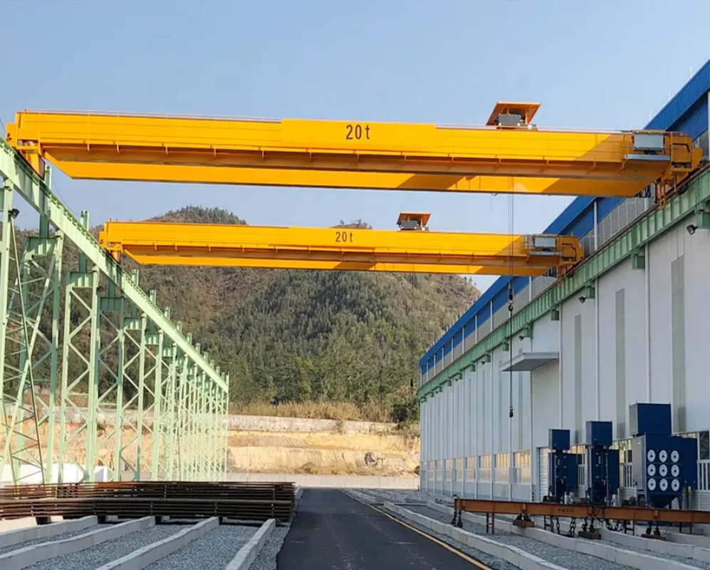 جرثقیل EOT دو تیرچه زرد مدل اروپایی 50 تن با موتور ABB در کارگاه