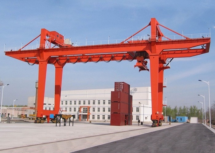 40T 50T ریل سوار شده در بندر کانتینر جرثقیل دروازه ای جرثقیل مسیر ریلی 18-35 متری